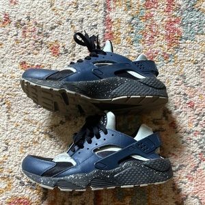 Nike Air Hurache (custom)